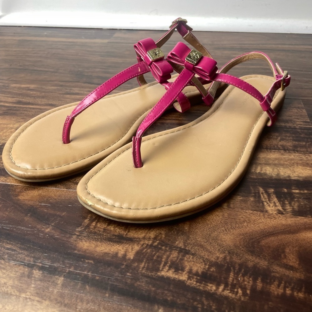 BCBGeneration Size 10 Pink Patent Leather Thong Sandal with Gold Hardware